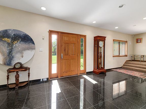 4th image of 114 Canterberry Ln