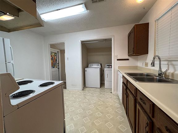 4th image of 3506 Harmon Ave