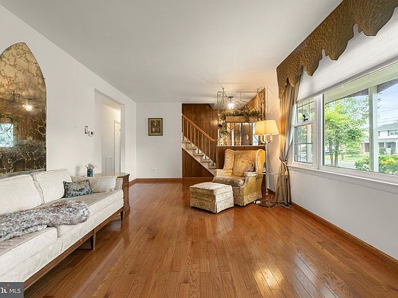 4th image of 118 Chaucer Pl