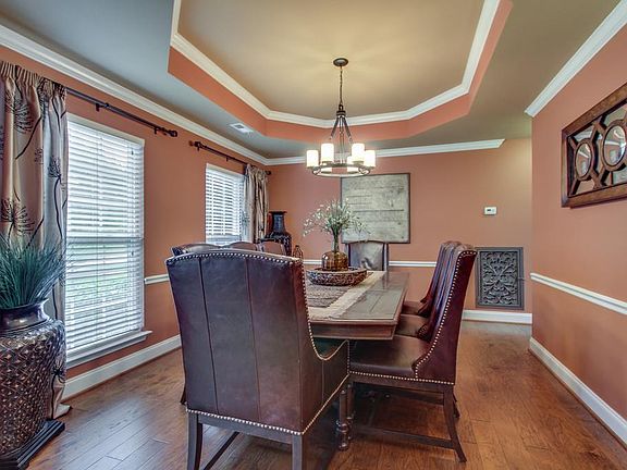 3rd image of 703 Cowan Dr