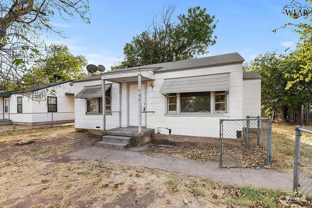 2 bed, 1.0 bath, 720 sqft, $995 — Photo 1