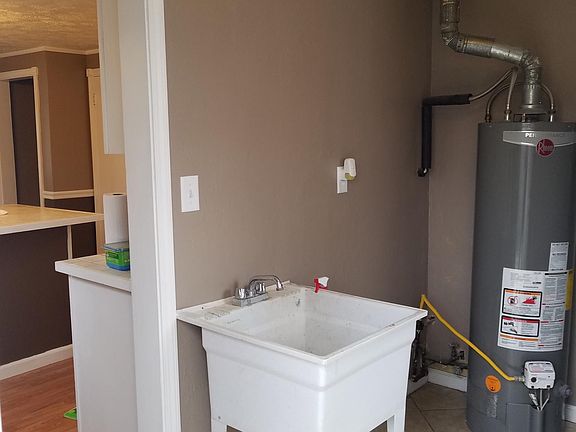 4th image of 33039 Alva Dr