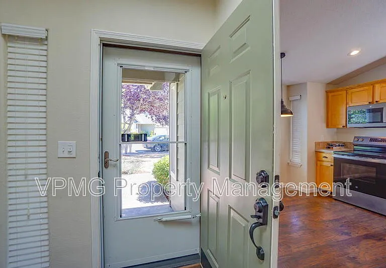 2115 NW 143rd Cir — Photo 4