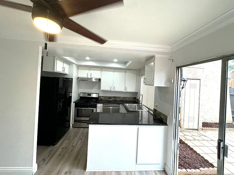 12176 Carnation Ln — Photo 7
