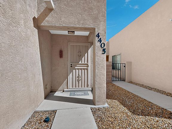 5th image of 4405 Desert Chicory Ct SE
