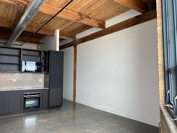 4th image of 2059 N Southport Ave #402