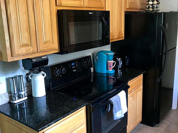 2nd image of 1166 Hickory Ln