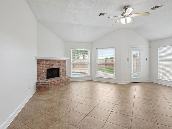 3rd image of 530 Oak Point Dr