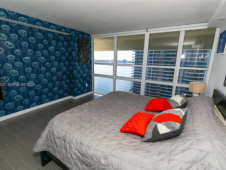 600 NE 36th St #3 — Photo 8
