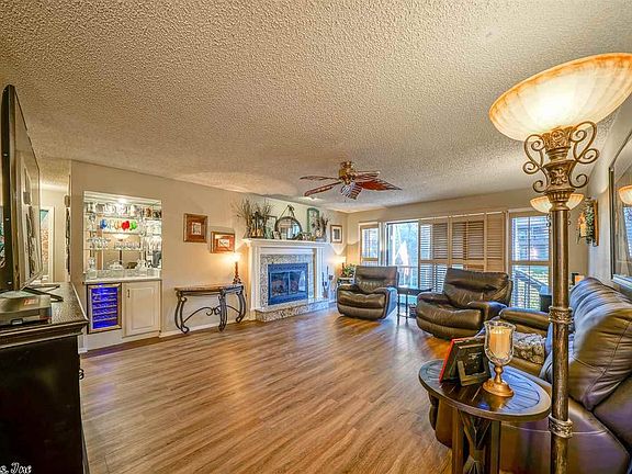 5th image of 2325 Lakeshore Dr Unit D1