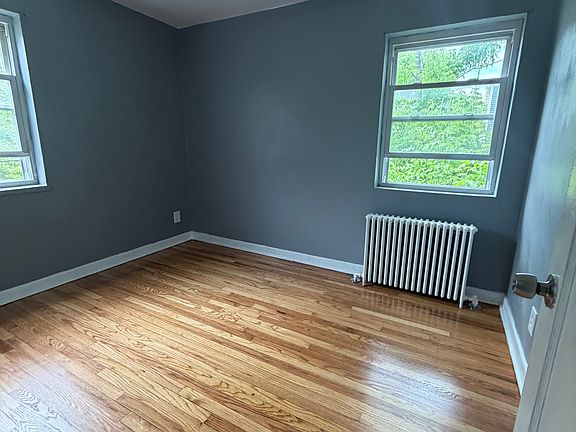 4th image of 293 N Clinton St APT E