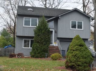 27 3rd Ave, Roseland, NJ 07068