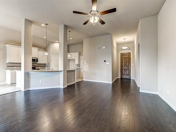 5th image of 2203 Liriope Ln