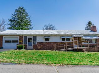 258 Calhoun St, Alderson, WV 24910