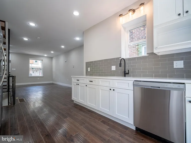 2930 Nicholas St — Photo 9