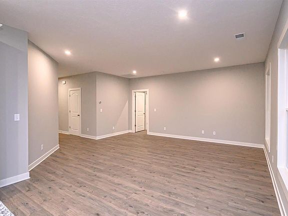 3rd image of 6089 Jessica Ln