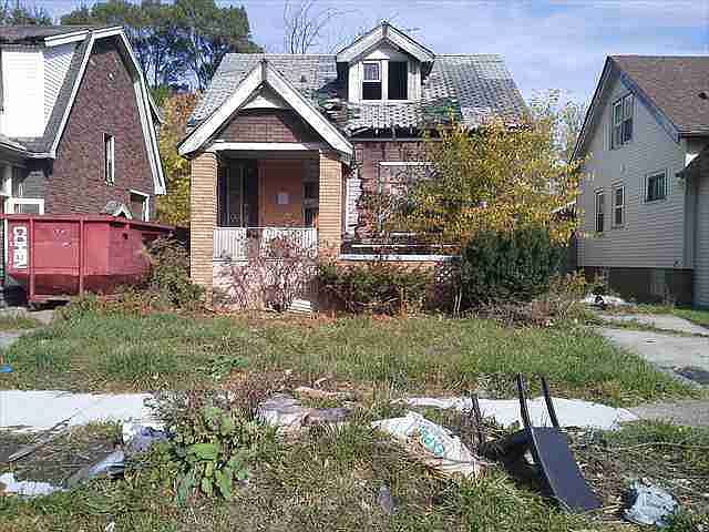 7475 E Robinwood