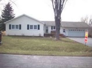 4378 Crescent Dr, Lockport, NY 14094