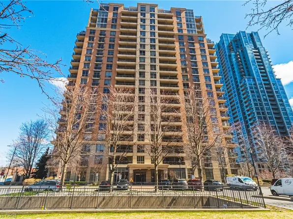 5229 Dundas St W #1811, Etobicoke, ON M9B 6L9