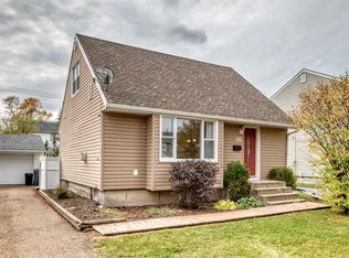 315 N Spruce St, Red Deer County, AB T4S 1V4