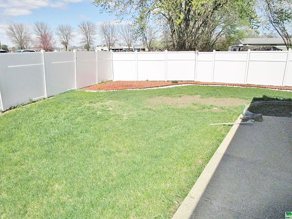 5th image of 125 Oakmont Dr