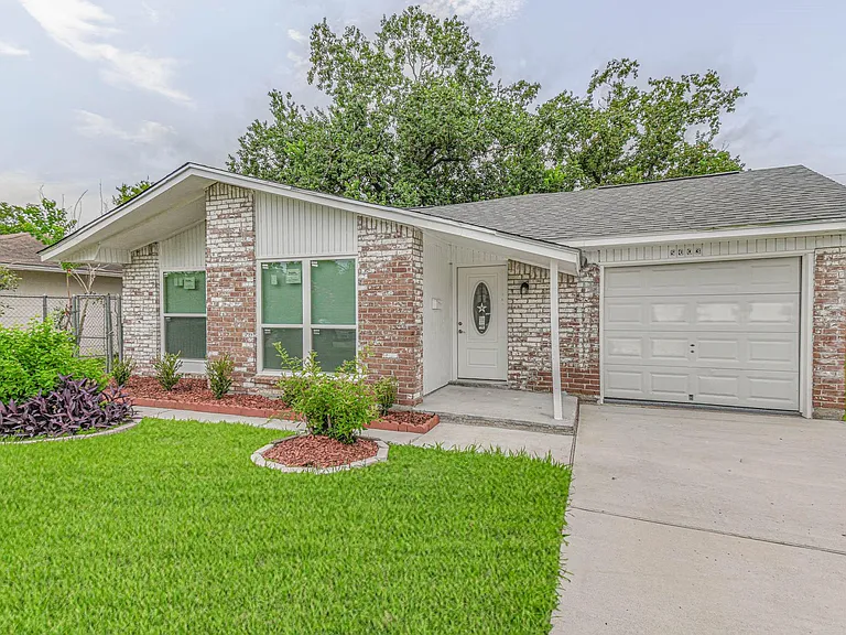 5003 Denoron Dr — Photo 1
