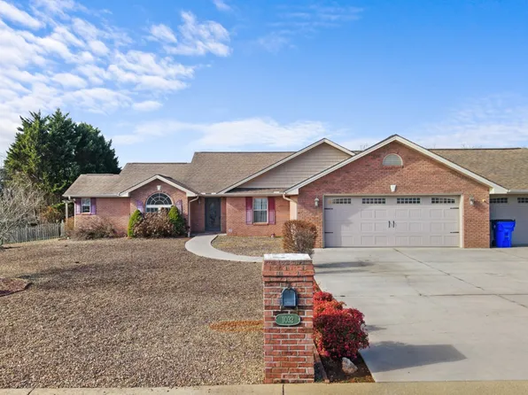 1032 Southwind Cir, Dandridge, TN 37725