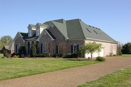 Three Car Garage