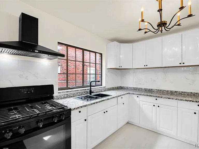 4000 Tyler St — Photo 2