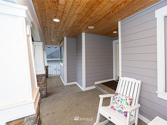 5th image of 18308 118th Avenue Ct E