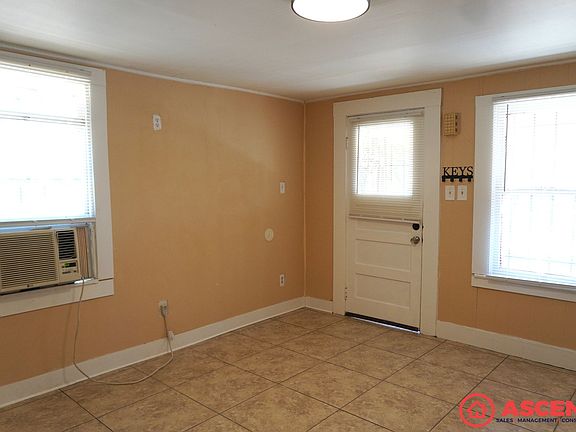 3rd image of 2418 N Inyo St