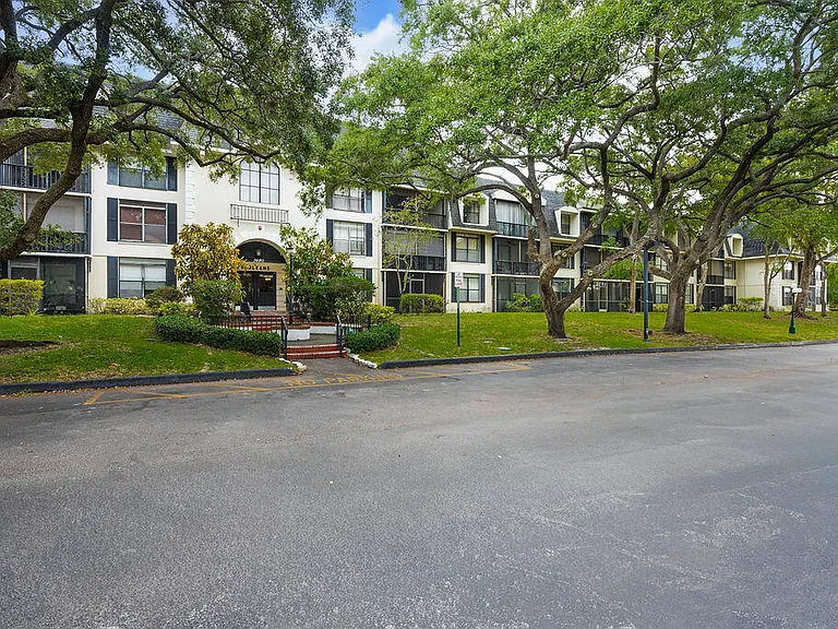3680 Inverrary Dr #1V — Photo 26
