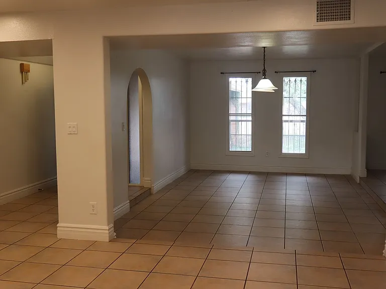 1810 Town And Country Dr — Photo 33