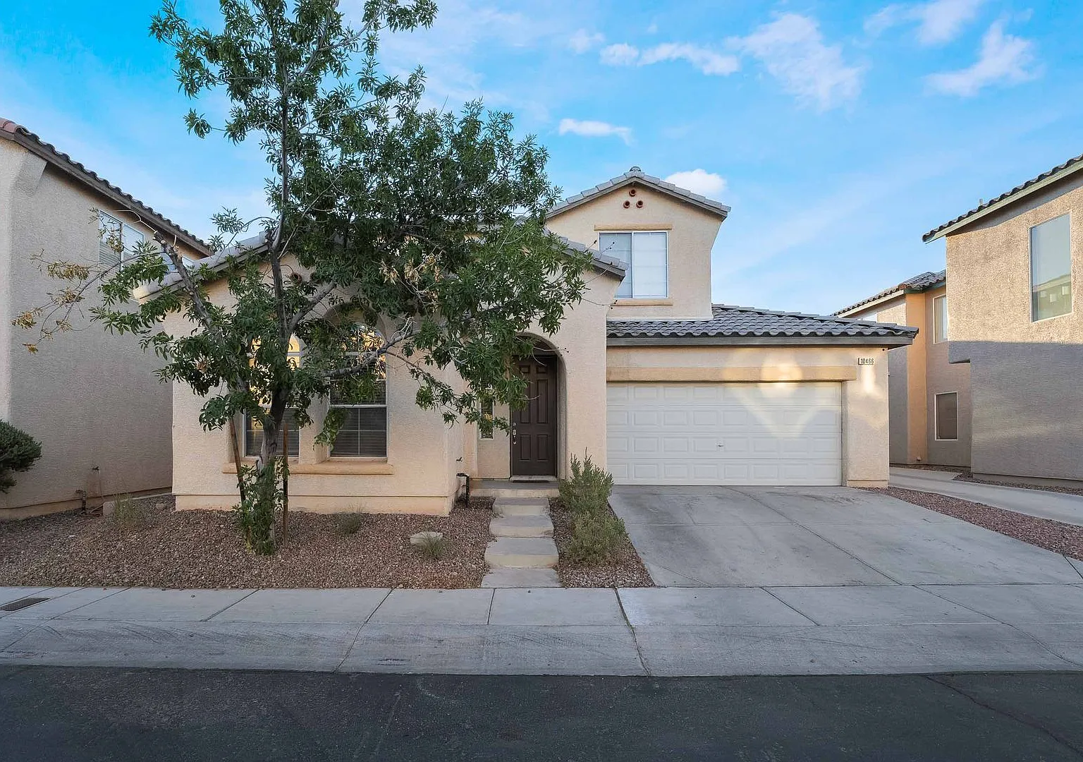 Spacious Silverado Ranch Home with a Flexible Floor Plan & Modern Finishes! — Photo 2