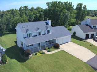 6631 Bobolink Rd, Racine, WI 53402