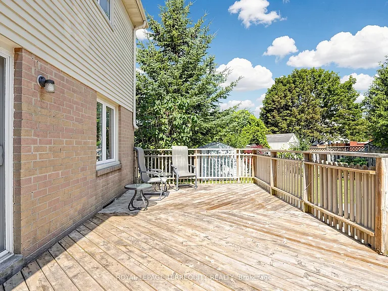 7 Yorkville Ct — Photo 43