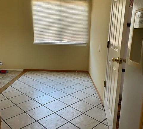 4th image of 7399 Glenoaks Way