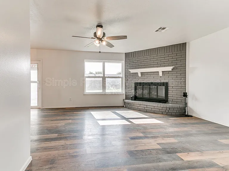 2401 Fedderson Dr — Photo 4