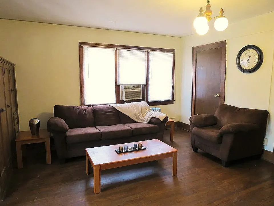 2 bed, 1.0 bath, 600 sqft, $990