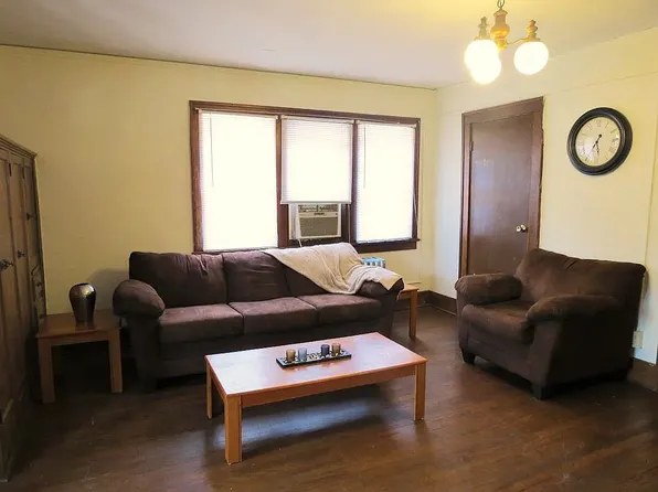 2 bed, 1.0 bath, 700 sqft, $990, (undisclosed Address), Urbana, IL 61801
