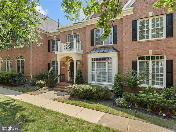 4th image of 3838 Farrcroft Dr