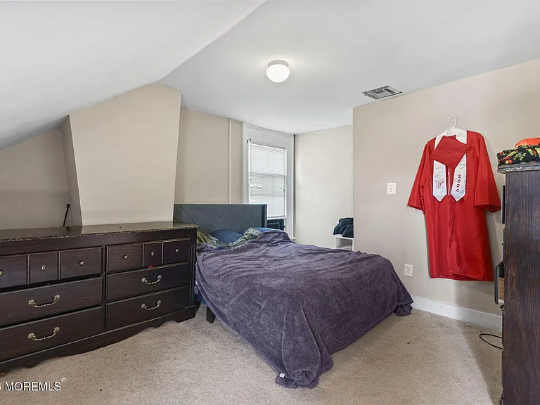 103 Main St #UPSTAIRS — Photo 23