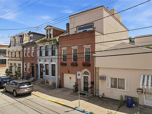 2nd image of 2418 Jane St
