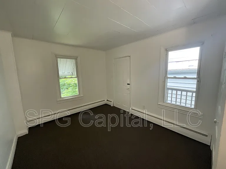 325 Lincoln St — Photo 4