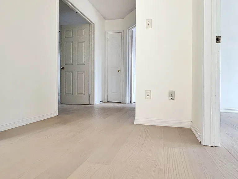 2594 Dashwood Dr — Photo 9