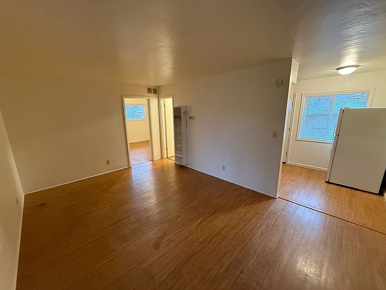 1137 Saginaw St S — Photo 3