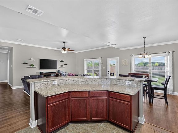 4th image of 11208 Merlo Dr