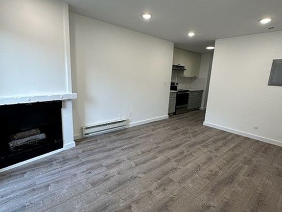 5th image of 550 27th St APT 307