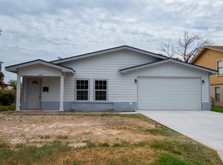 808 W 7th St, Del Rio, TX 78840