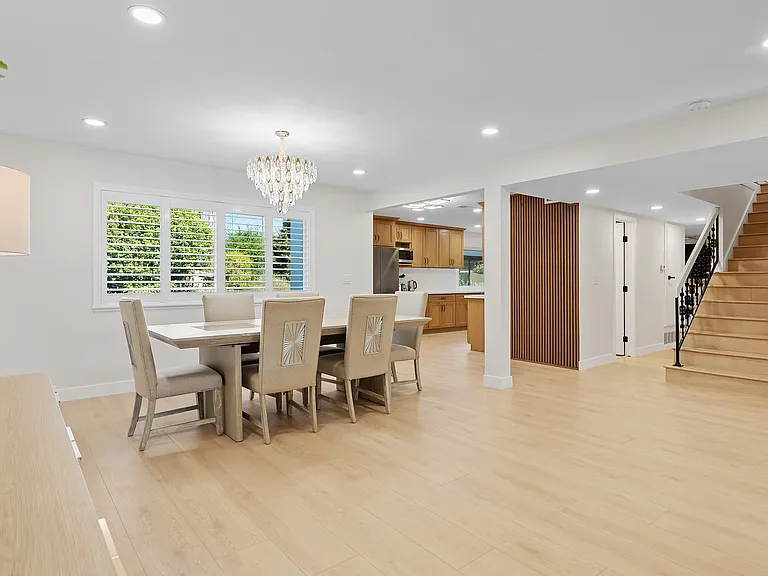 9851 Cloverdale Ave — Photo 22